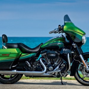 2011 harley-davidson street-glide photo