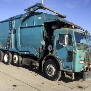 2011 peterbilt 320 photo