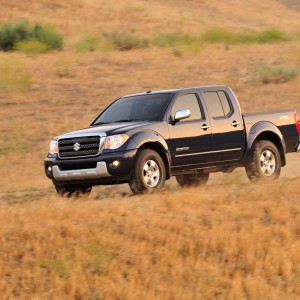 2011 suzuki equator photo