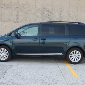 2011 toyota sienna-limited-xle photo