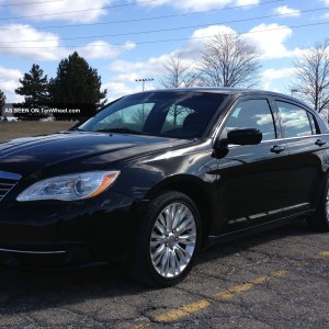 2012 chrysler 200-touring photo