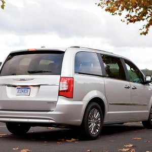 2012 chrysler town-and-country photo