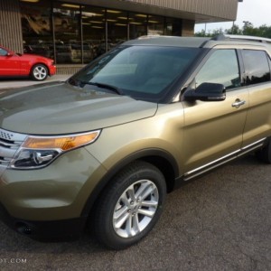 2012 ford explorer-xlt photo