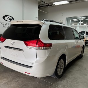 2012 toyota sienna-limited-xle photo