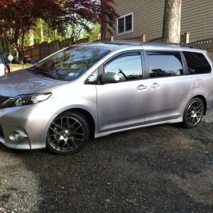 2012 toyota sienna-se photo