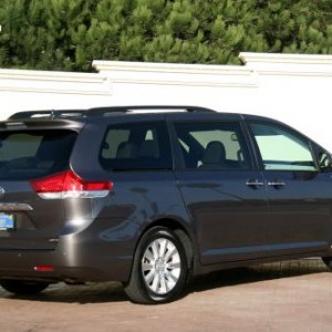 2012 toyota sienna photo