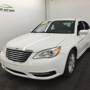 2013 chrysler 200-lx photo