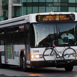 2013 gillig low-floor-bus photo