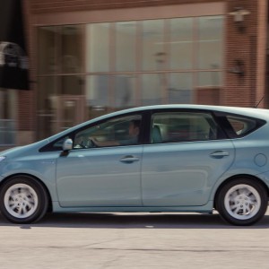 2013 toyota prius-v photo