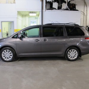 2013 toyota sienna-limited-xle photo