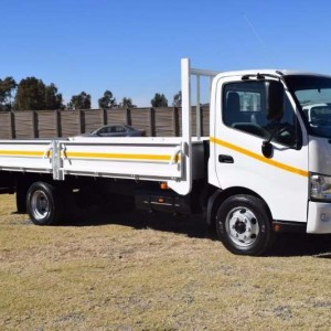 2014 hino conventional-type-truck photo