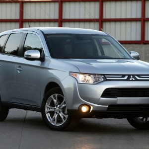 2014 mitsubishi outlander photo