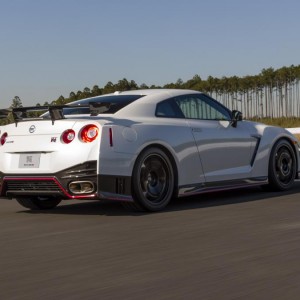 2014 nissan gt-r photo