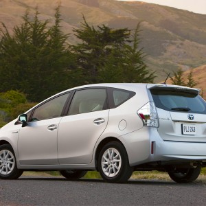 2014 toyota prius-v photo