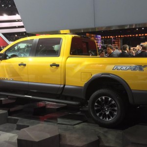 2015 nissan titan photo