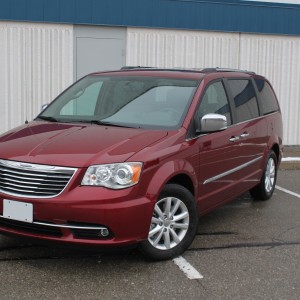 2016 chrysler town-and-country photo