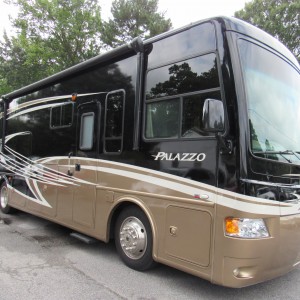 2016 freightliner xc-s-straight-rail-rear-engine-motor-home-chassis photo