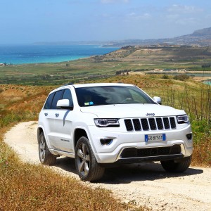 2016 jeep grand-cherokee-overland photo