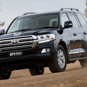 2016 toyota land-cruiser photo