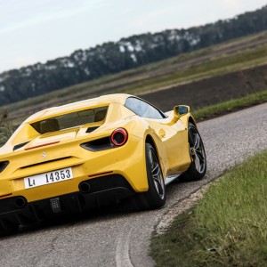 2017 ferrari 488-spider photo