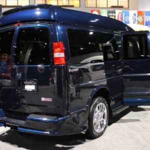 2017 gmc savana photo