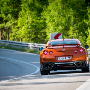 2017 nissan gt-r photo