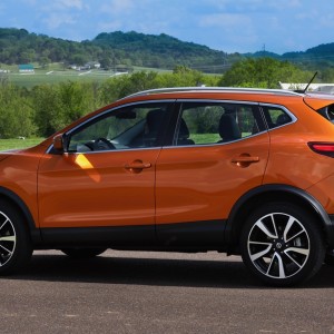 2017 nissan rogue-sports photo