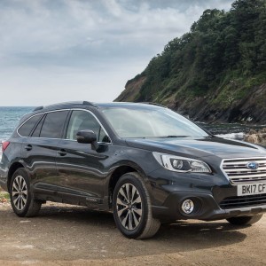 2017 subaru outback-premium photo