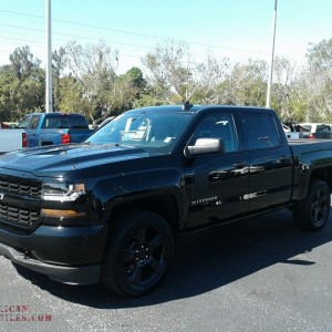 2018 chevrolet silverado-1500-custom photo