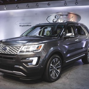 2018 ford explorer-platinum photo