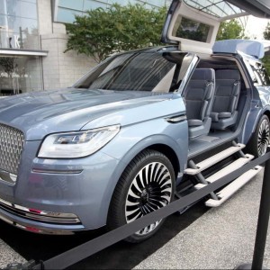 2018 lincoln navigator photo