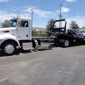2018 peterbilt 337 photo