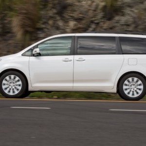 2018 toyota sienna-le photo