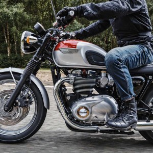 2018 triumph bonneville photo