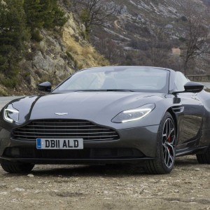2019 aston-martin db11 photo