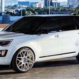 2019 ford explorer photo