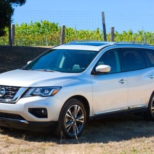 2019 nissan pathfinder-s-fwd photo