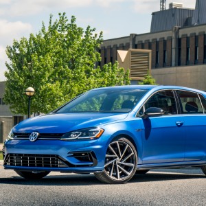 2019 volkswagen golf-r photo