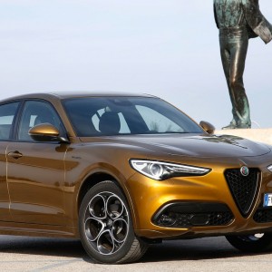 2020 alfa-romeo stelvio photo