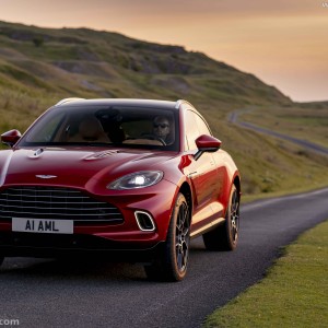2021 aston-martin dbx photo