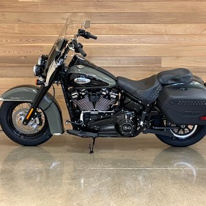 2021 harley-davidson flhcs-heritage-classic-114 photo