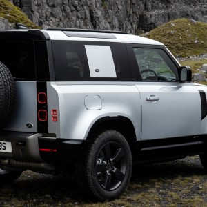 2021 land-rover defender photo