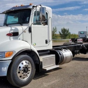 2021 peterbilt 330 photo