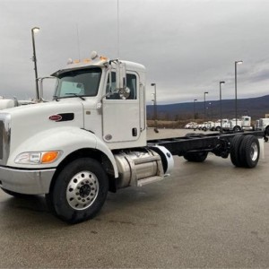 2021 peterbilt 337 photo